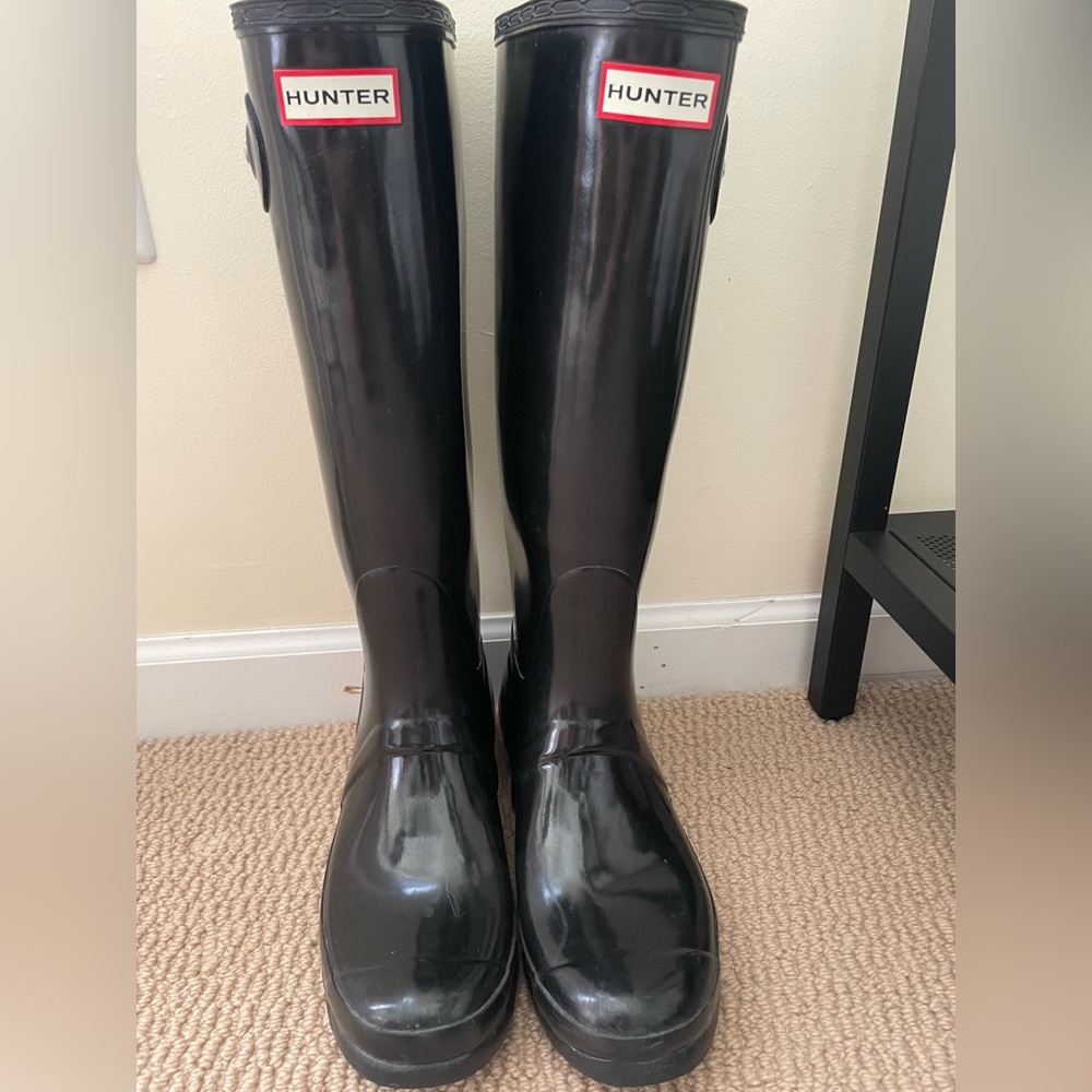 Women’s Tall Hunter Rain Boots. Glossy Black.